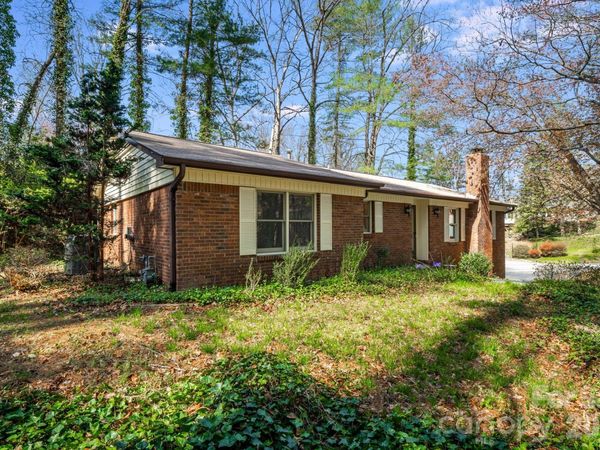 154 Surry Lane, Hendersonville, NC 28791