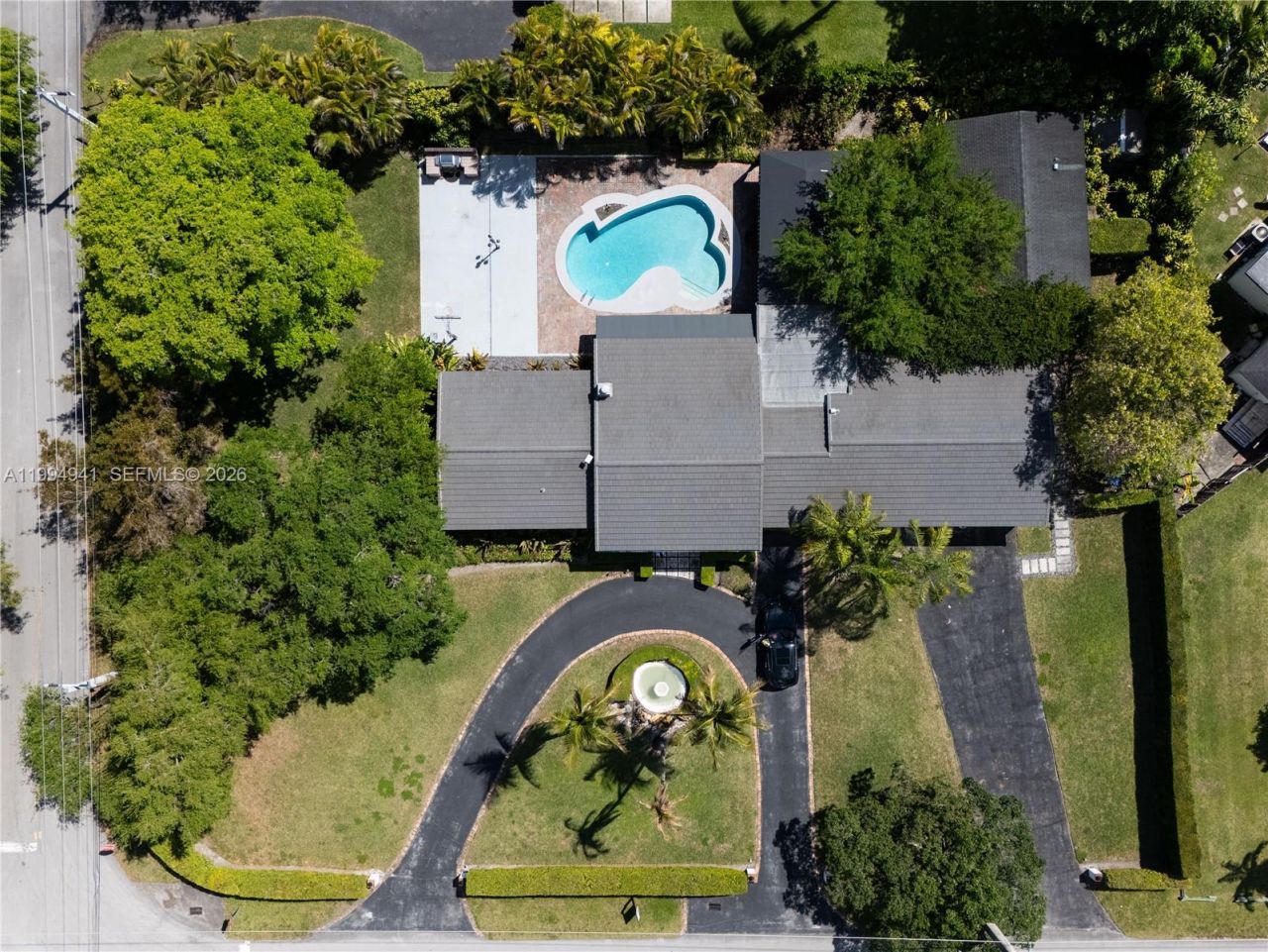 8500 SW 70th St , Miami, FL 33143 Photo