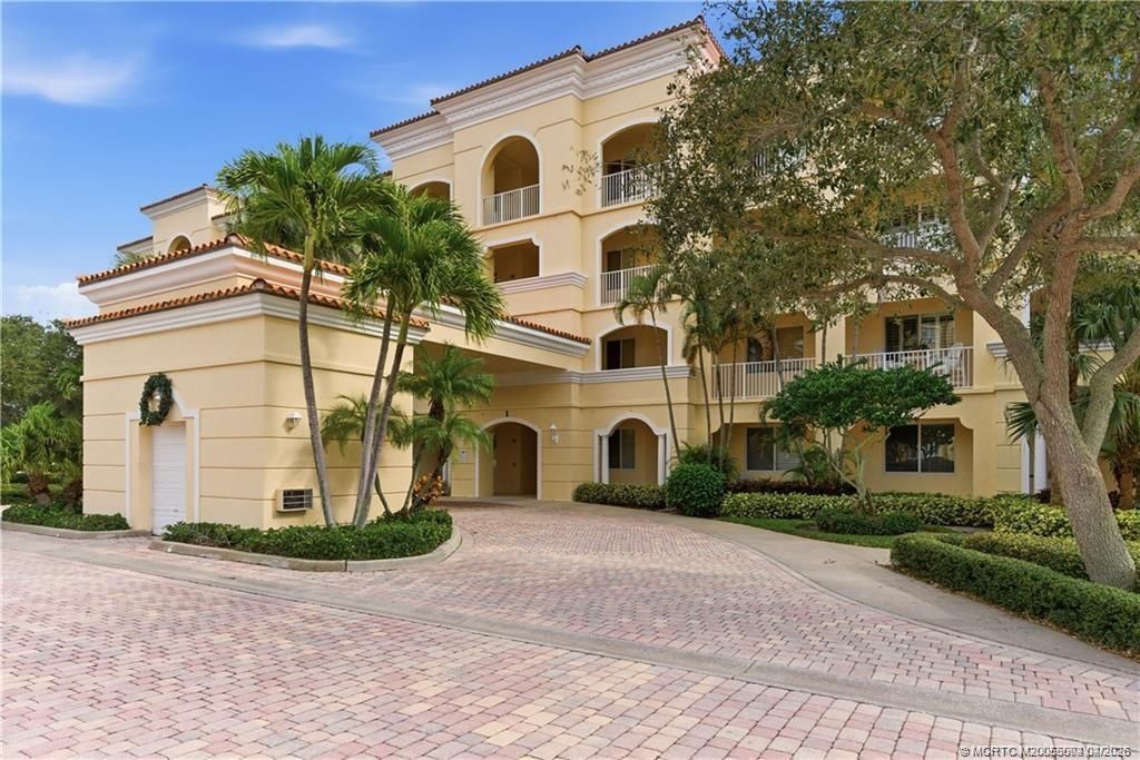 1 Harbour Isle Drive E, Unit 104, Fort Pierce, FL 34949 Photo