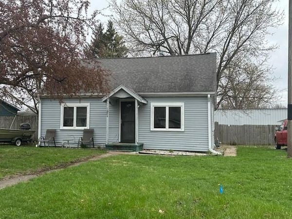 1924 BREESE, Muscatine, IA 52761