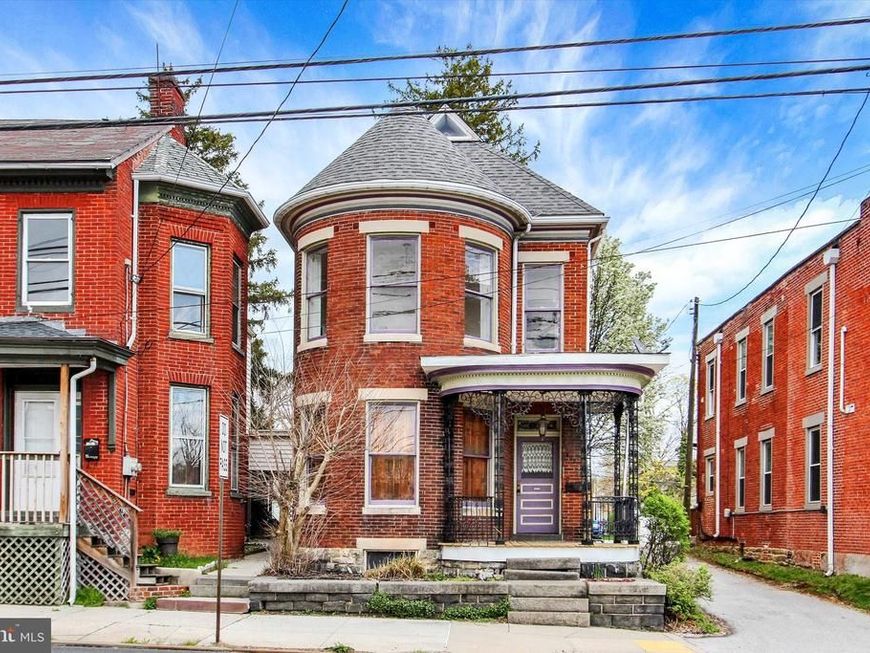 407 Carlisle Street, Hanover, PA 17331 Main Photo