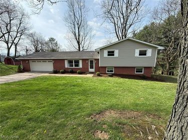 3135 Circleview Drive NW, Dover, OH 44622