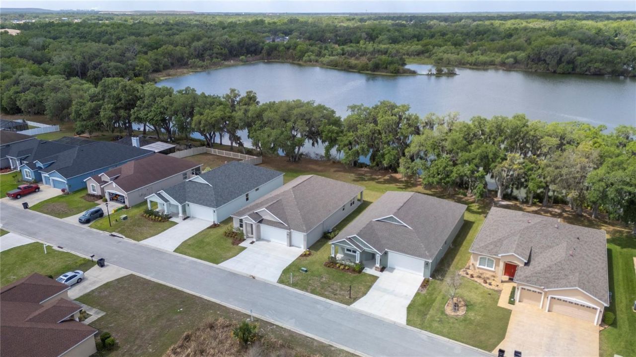 4537 Fairway Oaks Drive , Mulberry, FL 33860 Photo