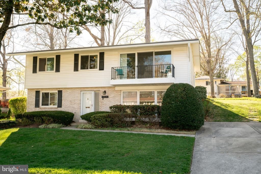 13820 Arctic Avenue, Rockville, MD 20853 Main Photo