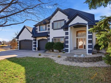 4230 Pineview Lane N, Plymouth, MN 55442