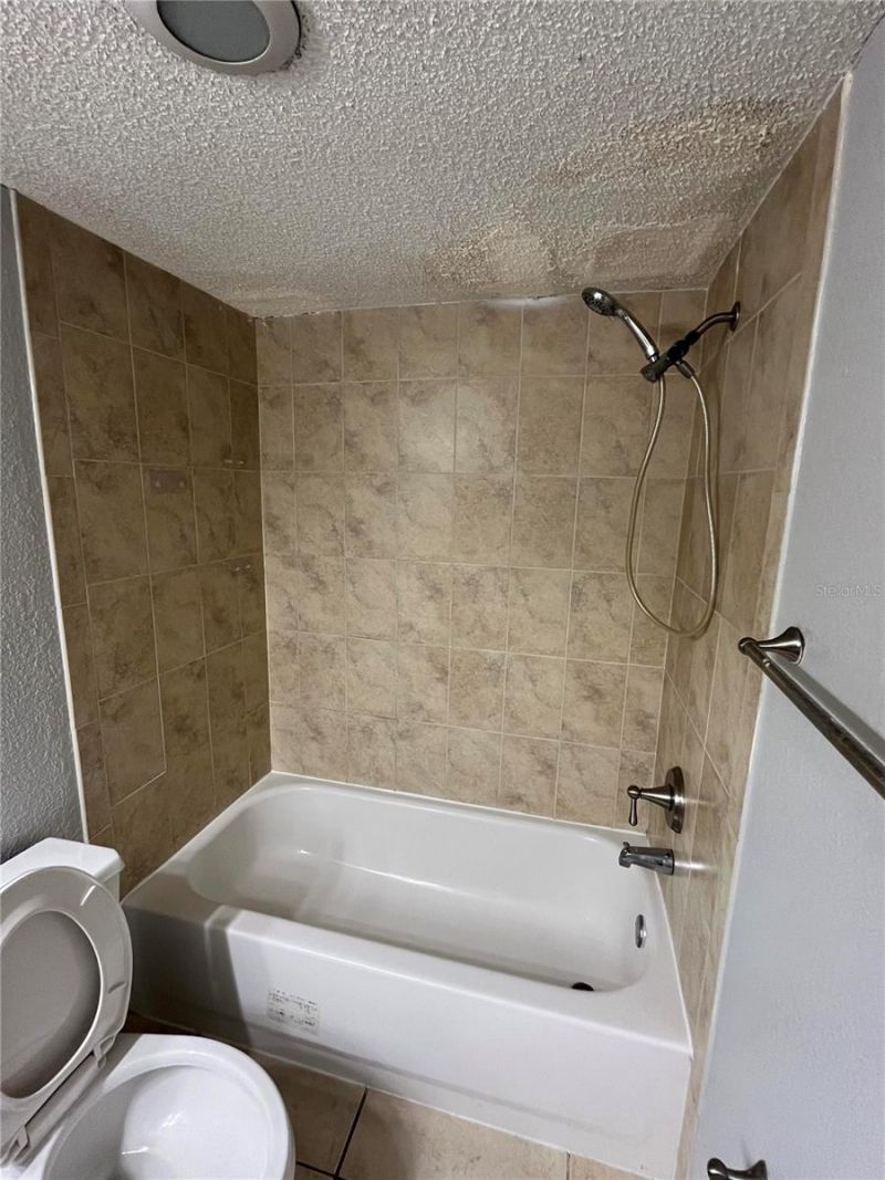 2650 Coconut Bay Ln Lane , Unit 518 (1i), Sarasota, FL 34237 Photo