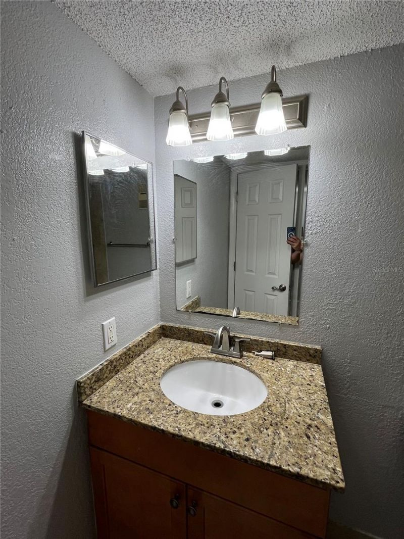 2650 Coconut Bay Ln Lane , Unit 518 (1i), Sarasota, FL 34237 Photo