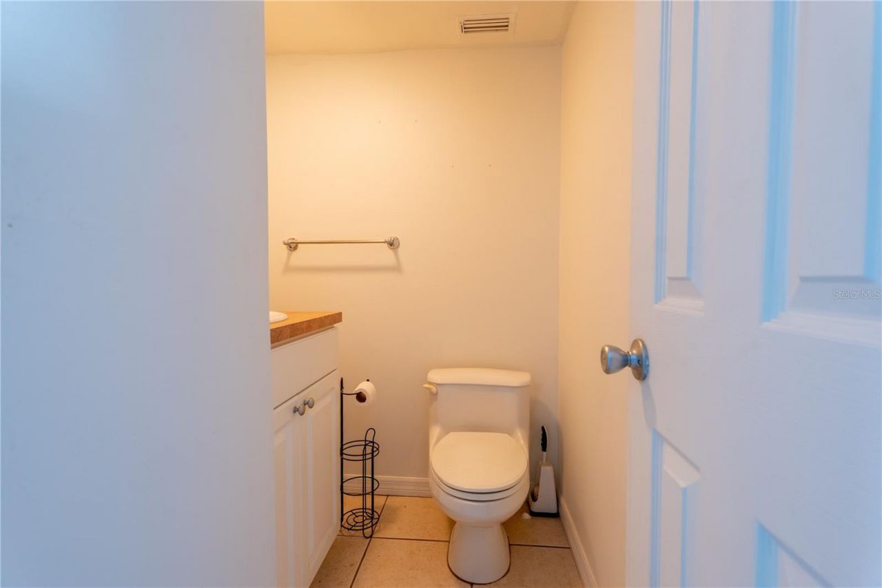 6860 Whitman Court, Unit 32B, Sarasota, FL 34243 Photo