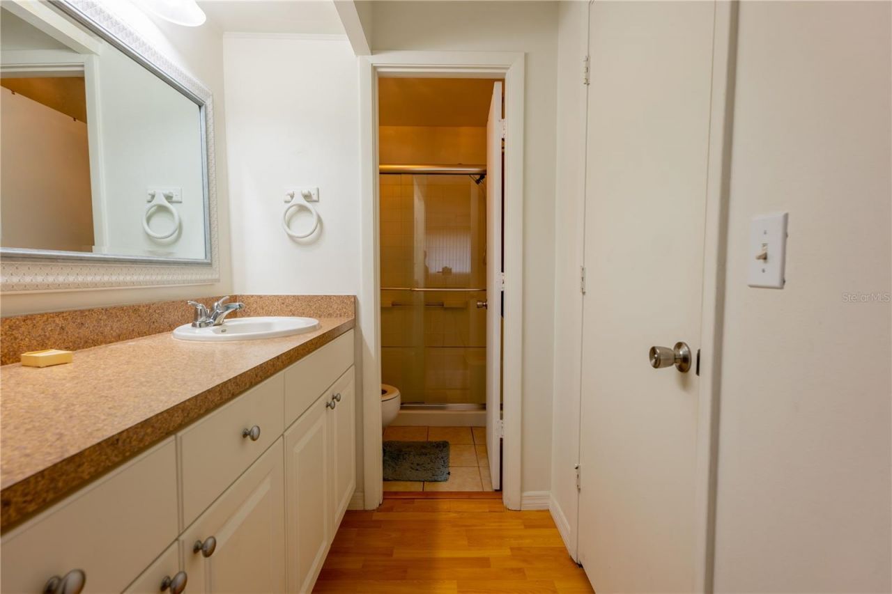 6860 Whitman Court, Unit 32B, Sarasota, FL 34243 Photo