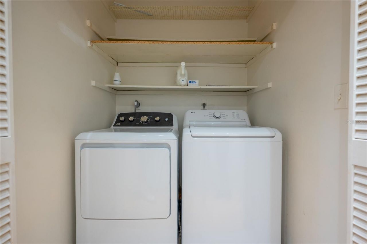 6860 Whitman Court, Unit 32B, Sarasota, FL 34243 Photo