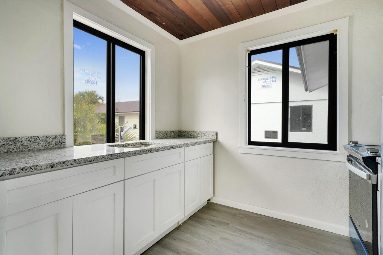 652 Hernando Street, Unit E, Fort Pierce, FL 34949 Photo