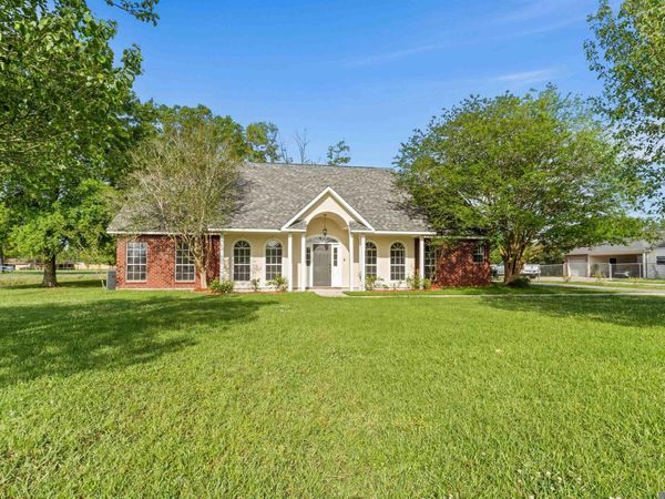 16009 Acadia Dr, Prairieville, LA 70769