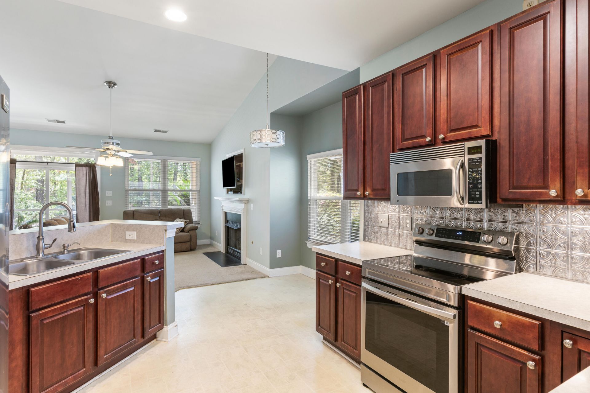 4925 Franconia Drive Photo 4