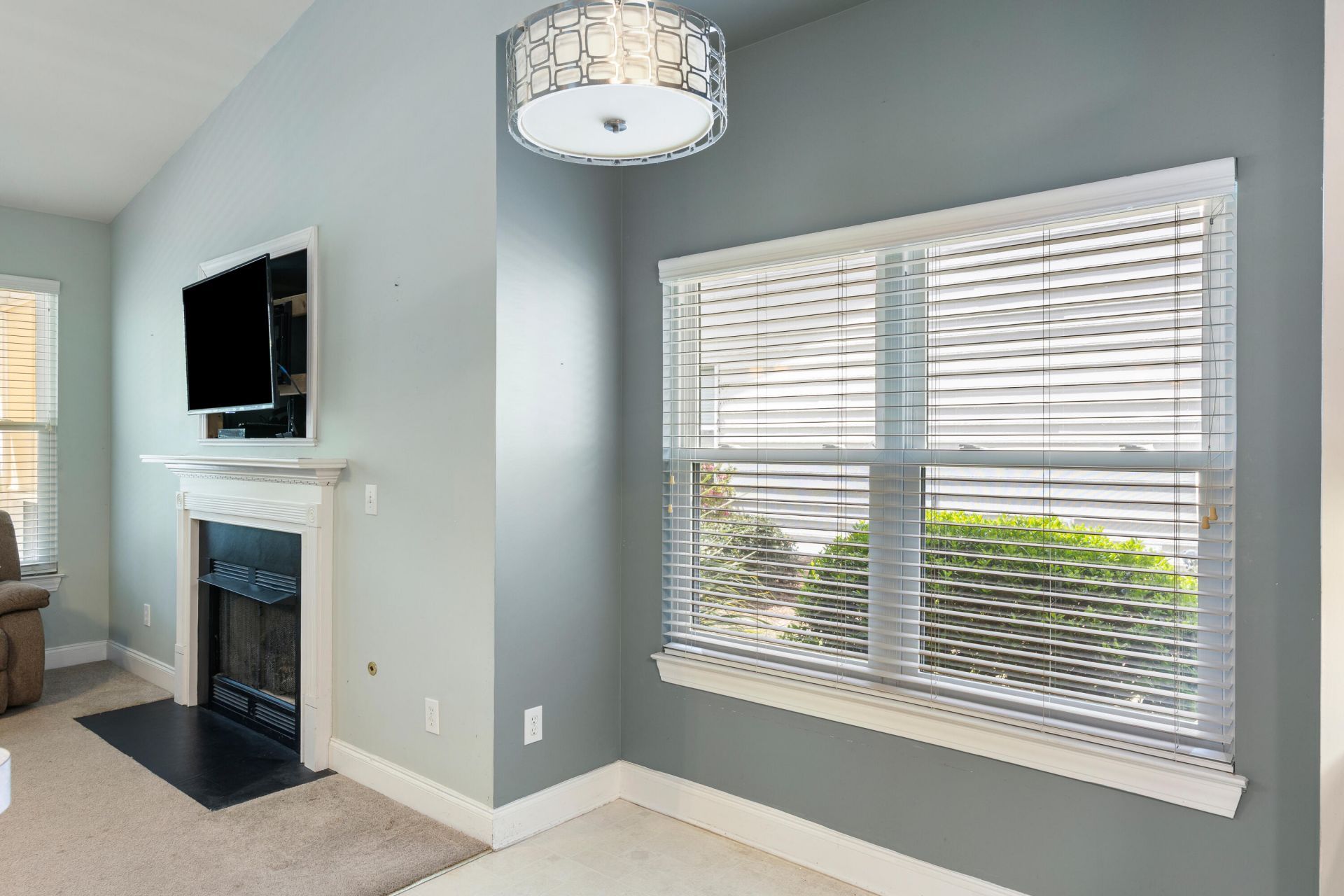 4925 Franconia Drive Photo 7