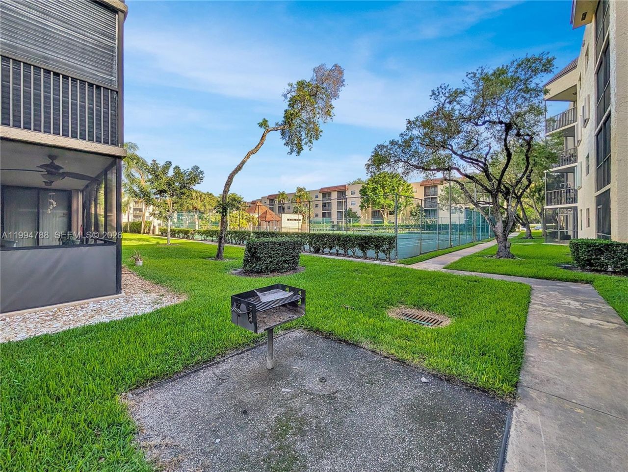 10501 W Broward Blvd , Unit 408, Plantation, FL 33324 Photo
