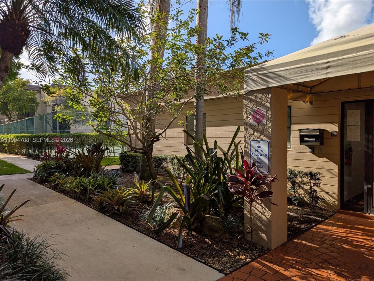 10501 W Broward Blvd , Unit 408, Plantation, FL 33324 Photo