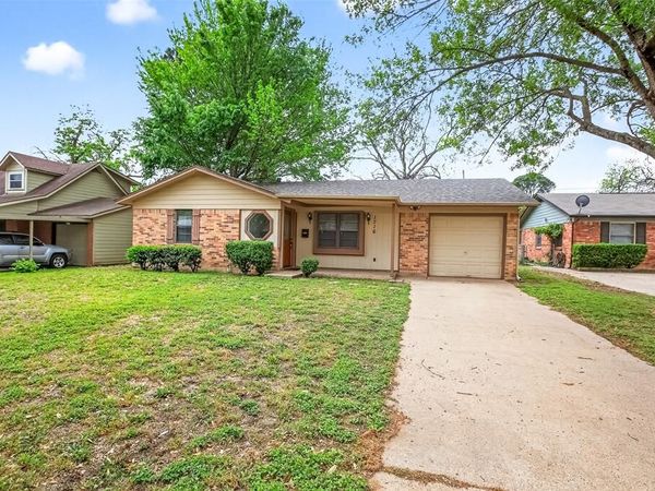 1716 Chip N Dale Drive, Arlington, TX 76012