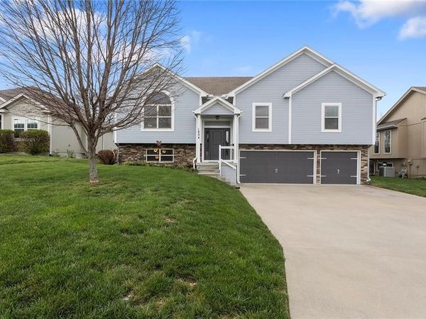 1804 Curtis Drive, Greenwood, MO 64034