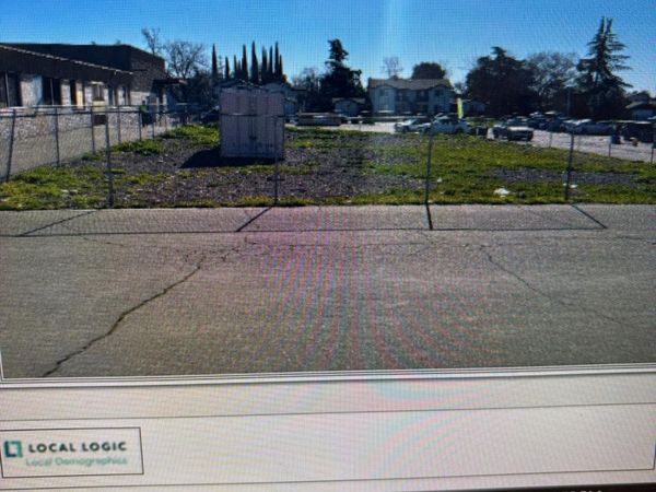 7270 Meadowgate Dr, Sacramento, CA 95823