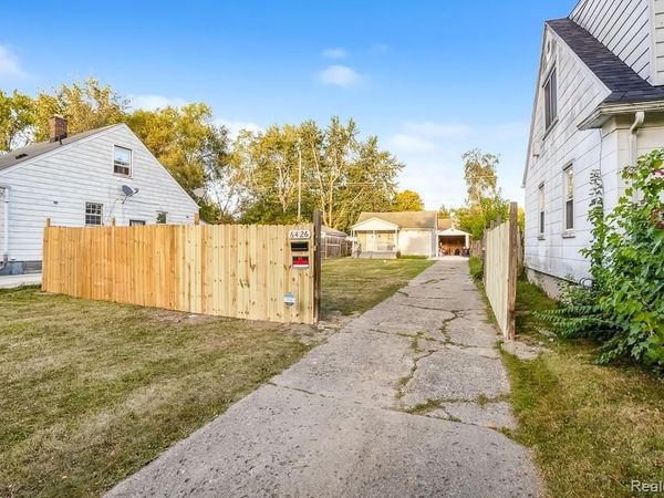 6426 Artesian Street , Detroit, MI 48228