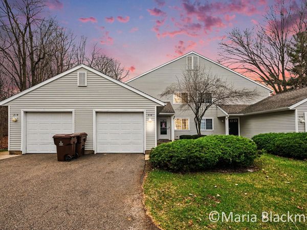 216 Hunters Lane NE, Unit 11, Rockford, MI 49341