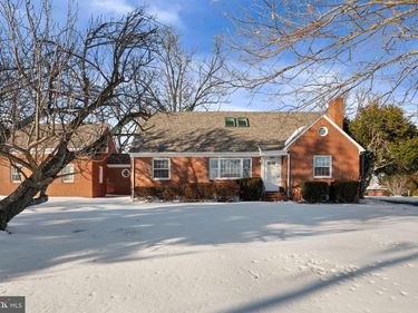 1688 CHAIN BRIDGE ROAD, MCLEAN, VA 22101