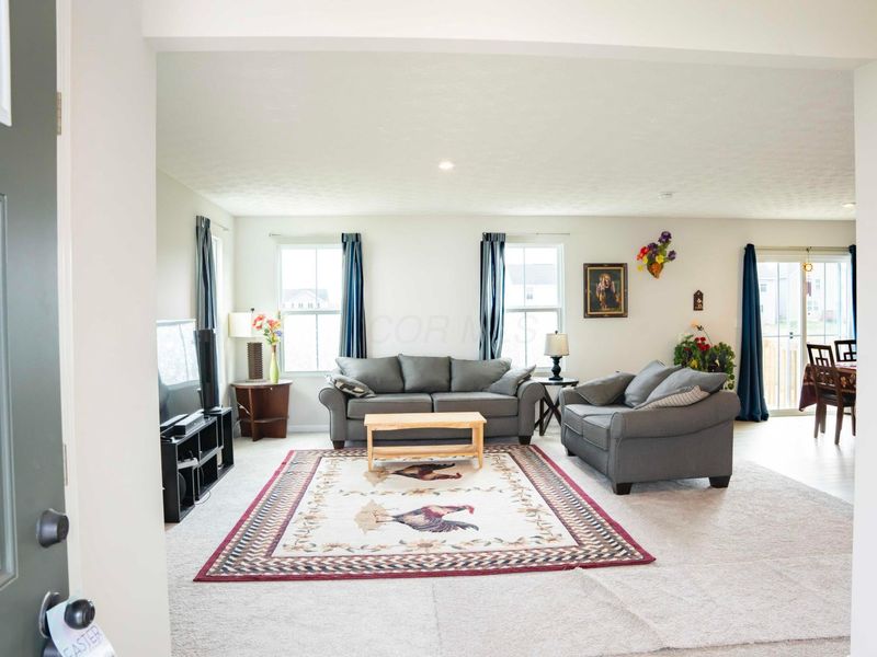 8587 Erie Loop, Canal Winchester, OH 43110 Photo 6