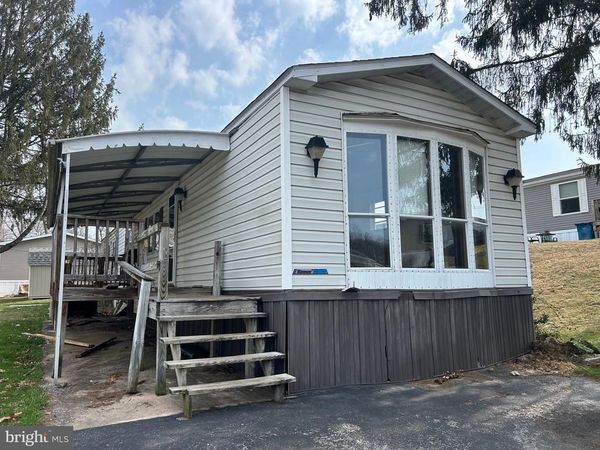 121 CHESTNUT HILL DRIVE , YORK, PA 17408