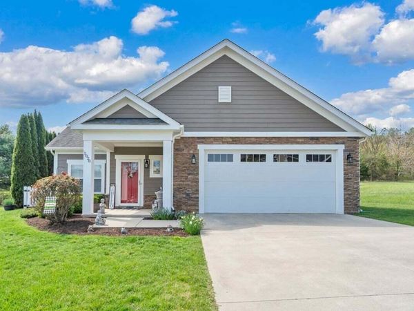 1028 Mayberry Hills WAY , Moneta, VA 24121