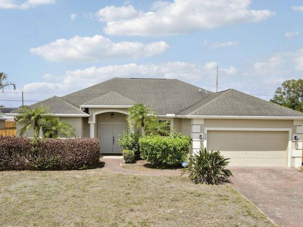 825 SW Mccracken Avenue, Port St. Lucie, FL 34953