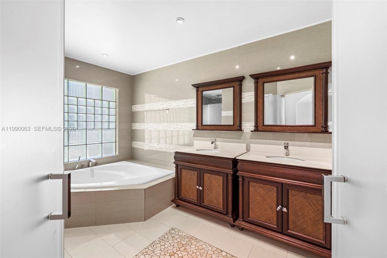 6601 SW 124th St , Pinecrest, FL 33156 Photo