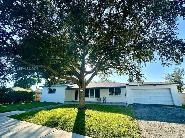 628 SW 6th Ave , Hallandale Beach, FL 33009