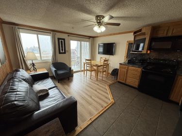 212 & 214 Mountain Lodge, Snowshoe, WV 26209
