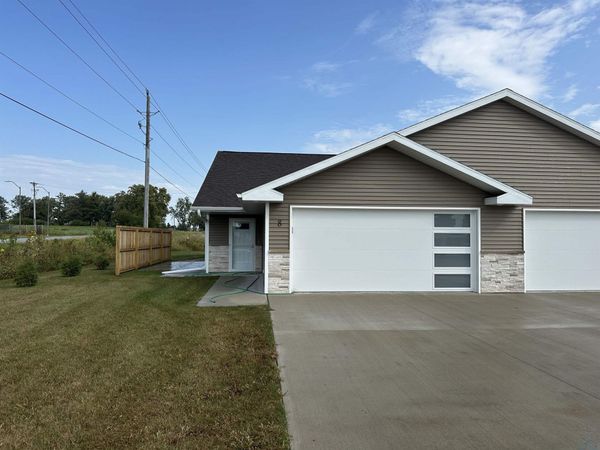 1821 W 6th St, Unit #8, Storm Lake, IA 50588