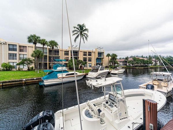 6 Royal Palm Way, Unit 102, Boca Raton, FL 33432