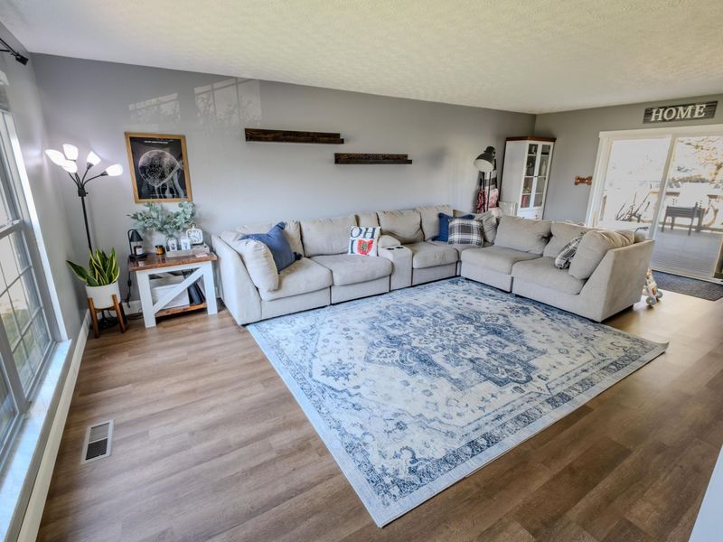 6614 Winbarr Way , Canal Winchester, OH 43110 Photo 4