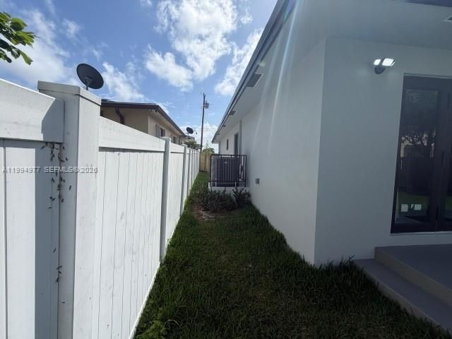 644 NW 6th Ct , Hallandale Beach, FL 33009 Photo