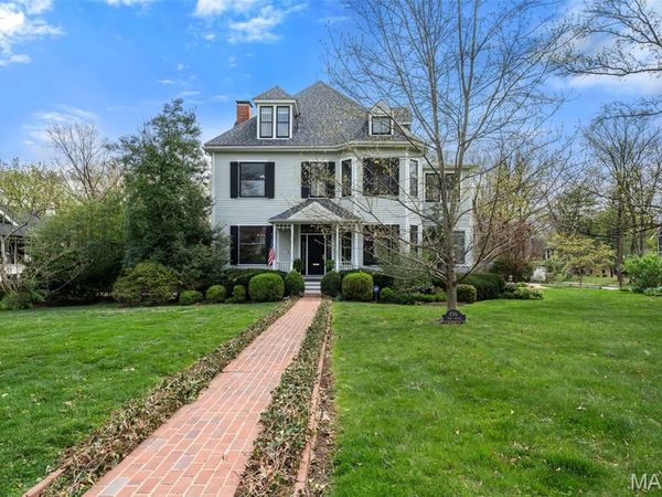 156 Gray Avenue, Webster Groves, MO 63119