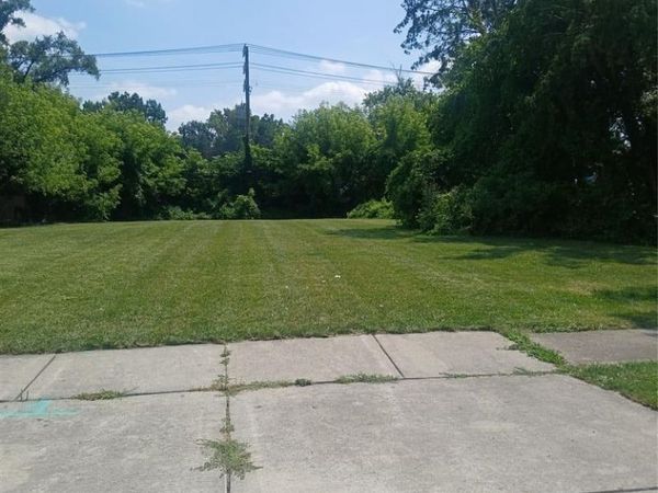 19095 Hilton Drive , Southfield, MI 48075