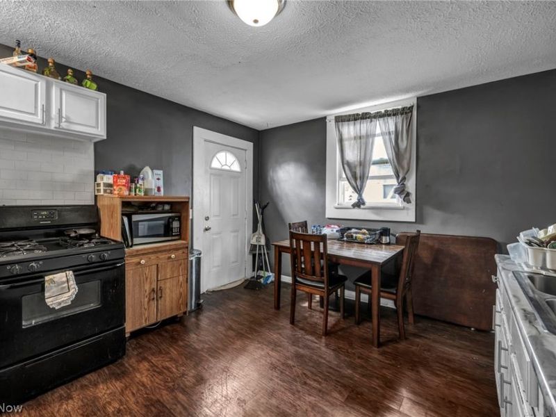 228 Gates, Elyria, OH 44035 Photo 8