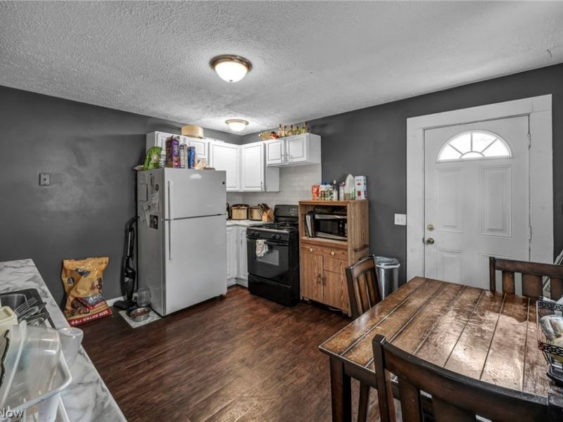 228 Gates, Elyria, OH 44035 Photo 9