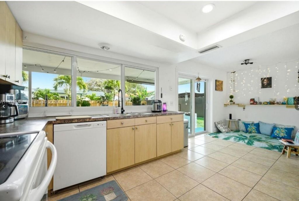 1185 NW 92nd Avenue , Pembroke Pines, FL 33024 Photo