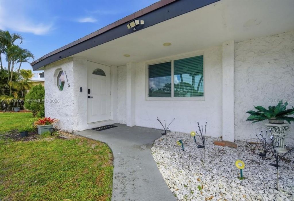 1185 NW 92nd Avenue , Pembroke Pines, FL 33024 Photo