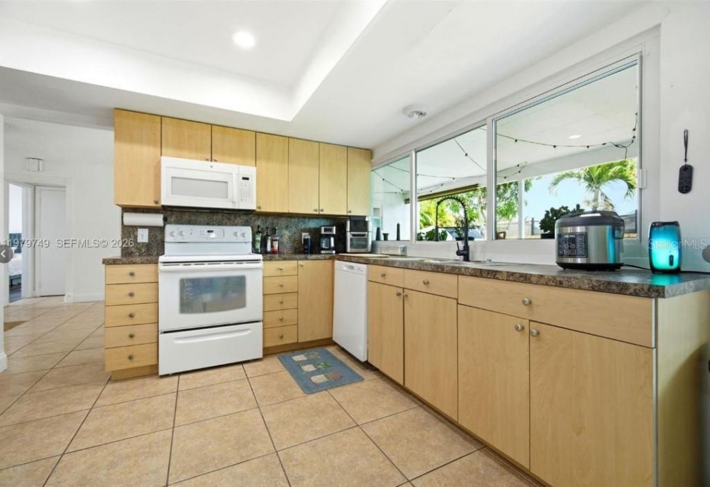 1185 NW 92nd Avenue , Pembroke Pines, FL 33024 Photo