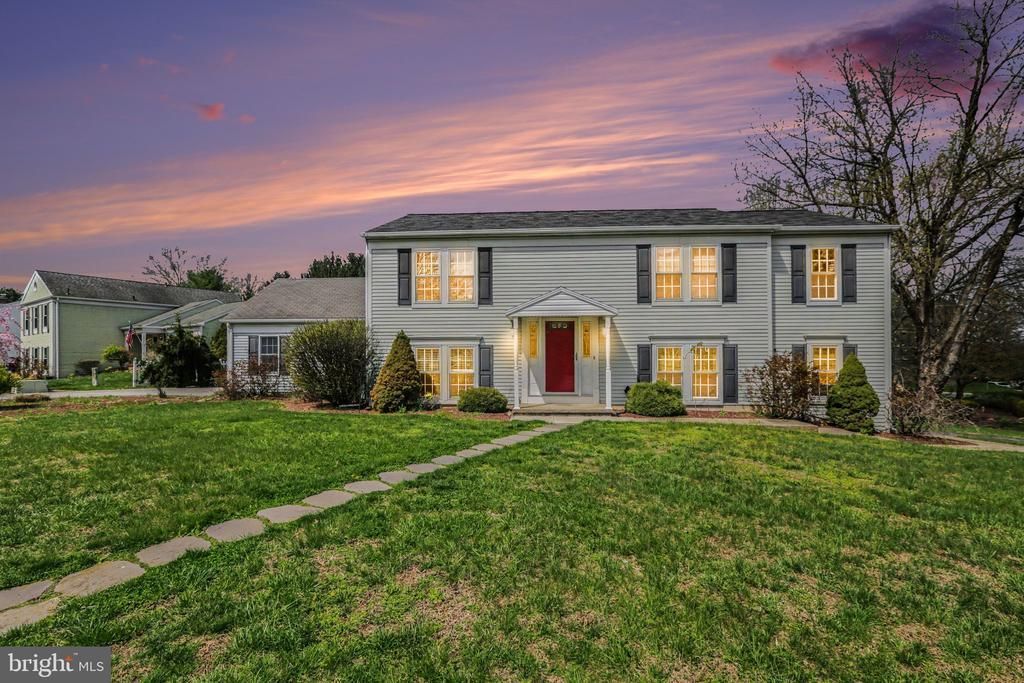 221 Lamp Post Lane, Hershey, PA 17033 Main Photo