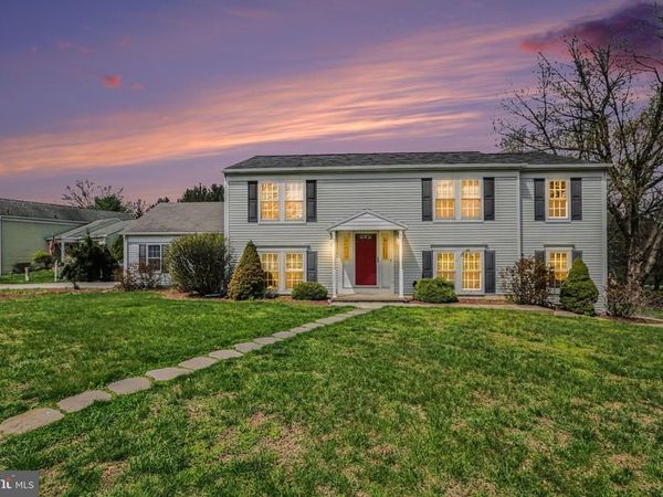 221 LAMP POST LANE, HERSHEY, PA 17033