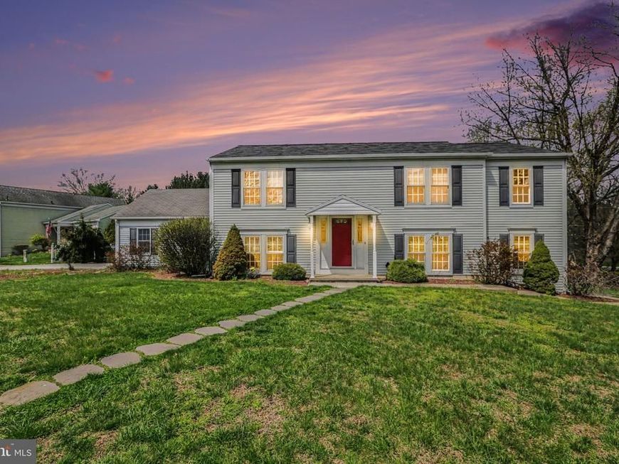 221 Lamp Post Lane, Hershey, PA 17033 Main Photo