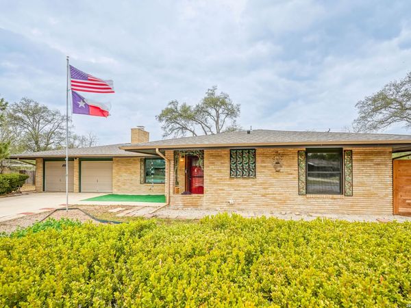 245 Windcrest Dr, Windcrest, TX 78239