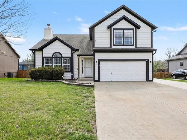 20515 W 220th Terrace, Spring Hill, KS 66083