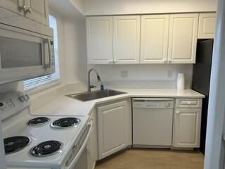 18081 SE Country Club Drive, Unit 21-205, Jupiter, FL 33469 Photo